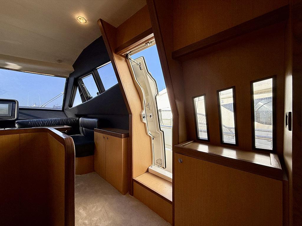 2005 FERRETTI YACHTS 731 